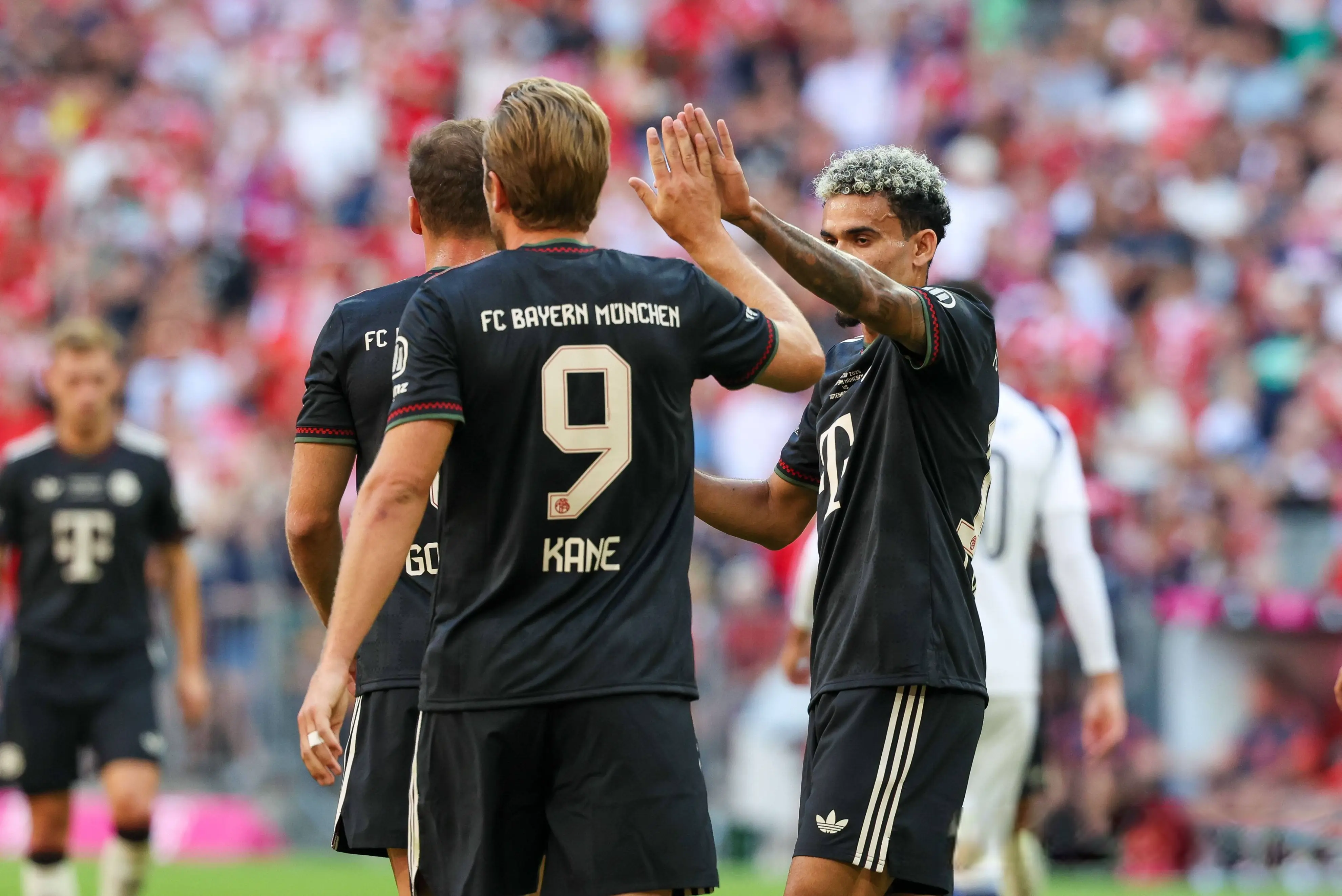 坐镇安联球, 竟然将球打, 快发